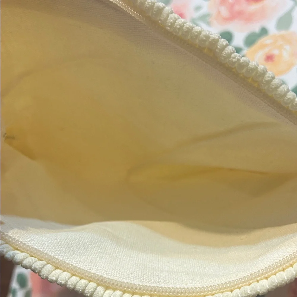 💥 2/$10 Sozakka cream colored corduroy cosmetic bag
